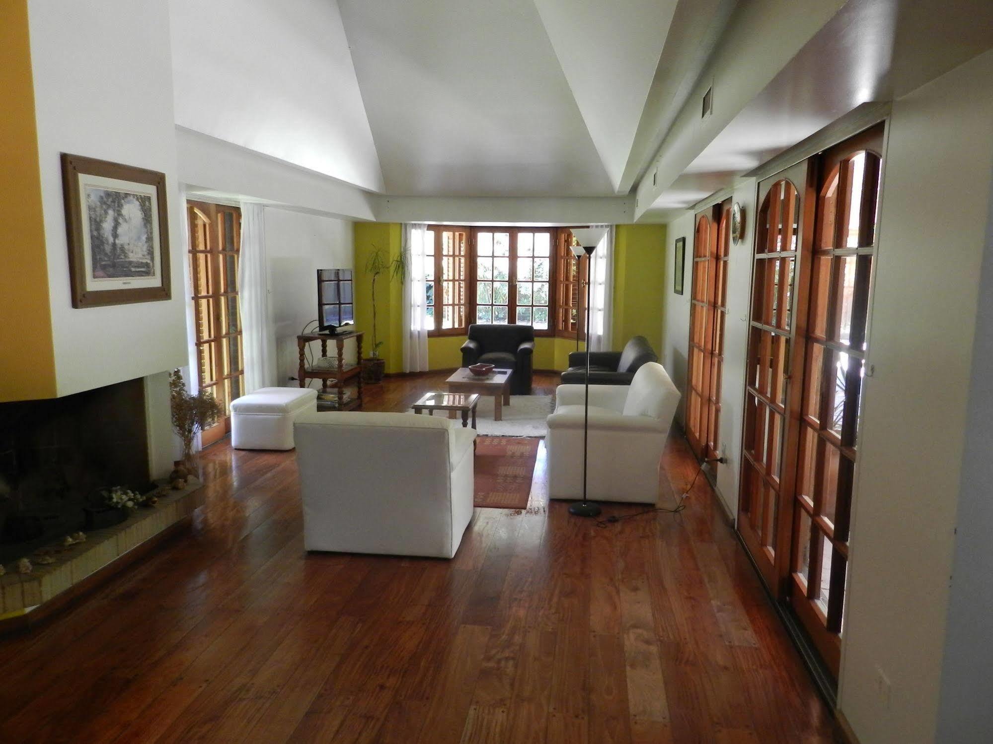Hôtel La Casona Del Rio à Neuquén Extérieur photo