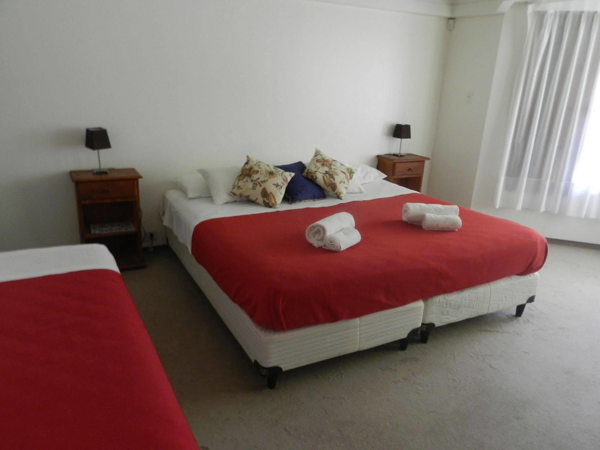 Hôtel La Casona Del Rio à Neuquén Extérieur photo
