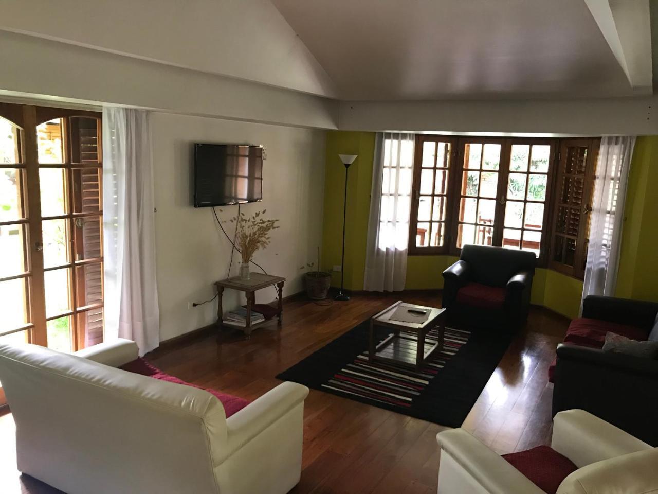 Hôtel La Casona Del Rio à Neuquén Extérieur photo